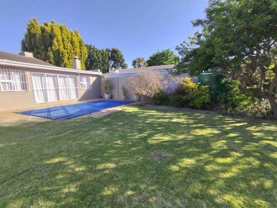 To Let 4 Bedroom Property for Rent in Brandwag Western Cape